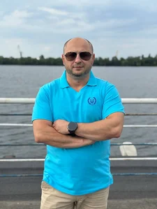 Поло с вышивкой